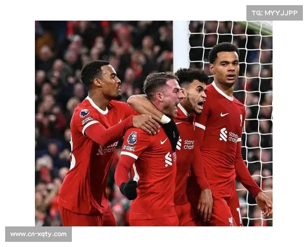 利物浦主场球迷助威，逆境中支持球队