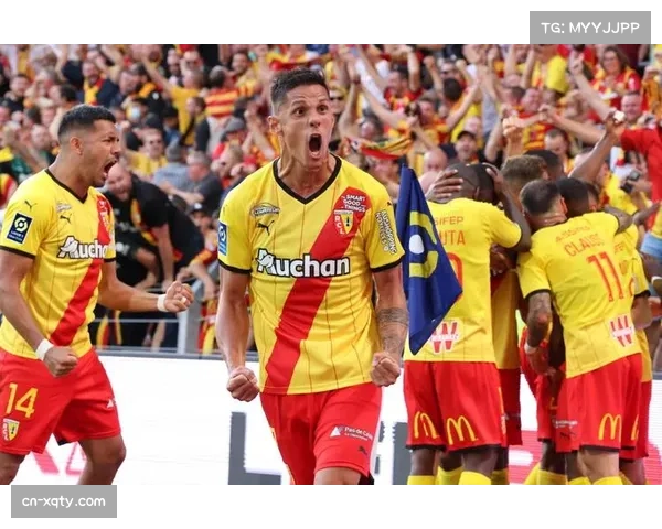 朗斯客场5-0大胜巴黎FC，反超巴黎登顶法甲积分榜